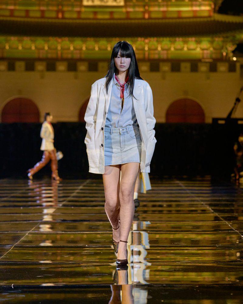 Louis Vuitton Takes Sci-Fi Shadow to the Runway for Spring 2017